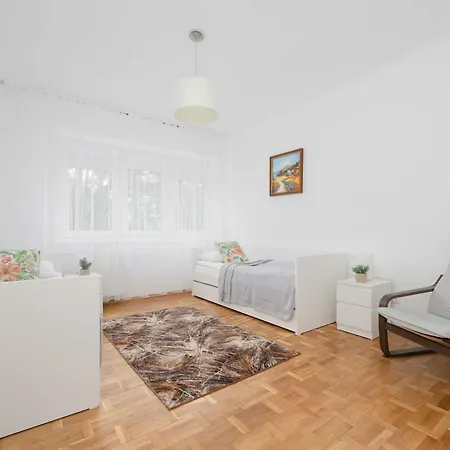 Family For 8 People In Close To The Park By Renters アパート