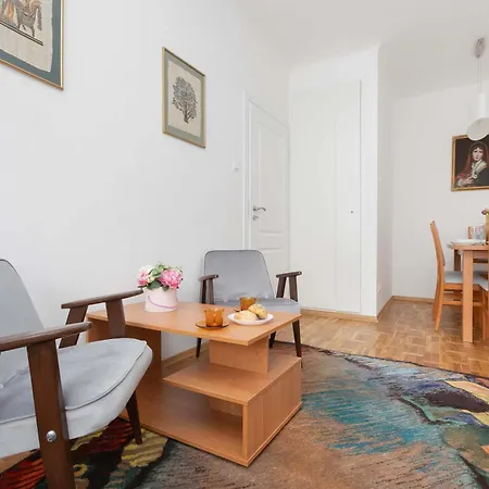 Family For 8 People In Close To The Park By Renters *