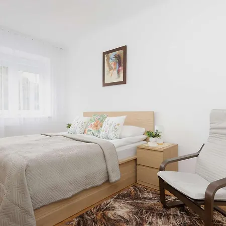 Family For 8 People In Close To The Park By Renters アパート *