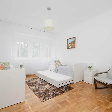 Family For 8 People In Close To The Park By Renters アパート *