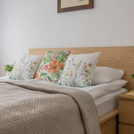 Family For 8 People In Close To The Park By Renters