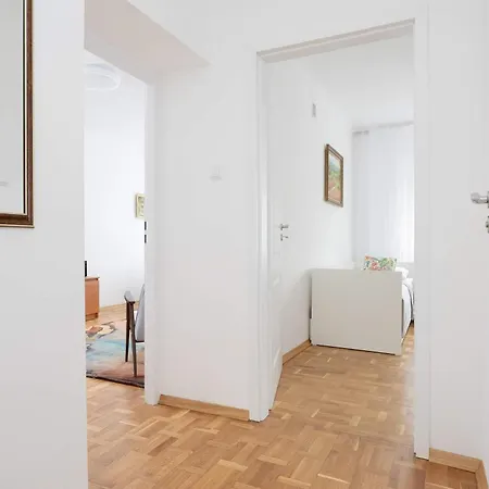 Family For 8 People In Close To The Park By Renters アパート *