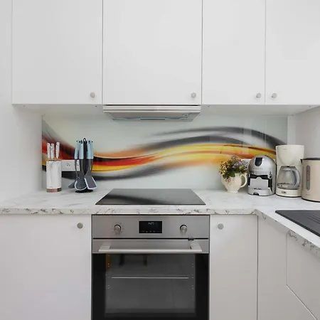Family For 8 People In Close To The Park By Renters ワルシャワ