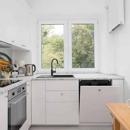 Family For 8 People In Close To The Park By Renters *